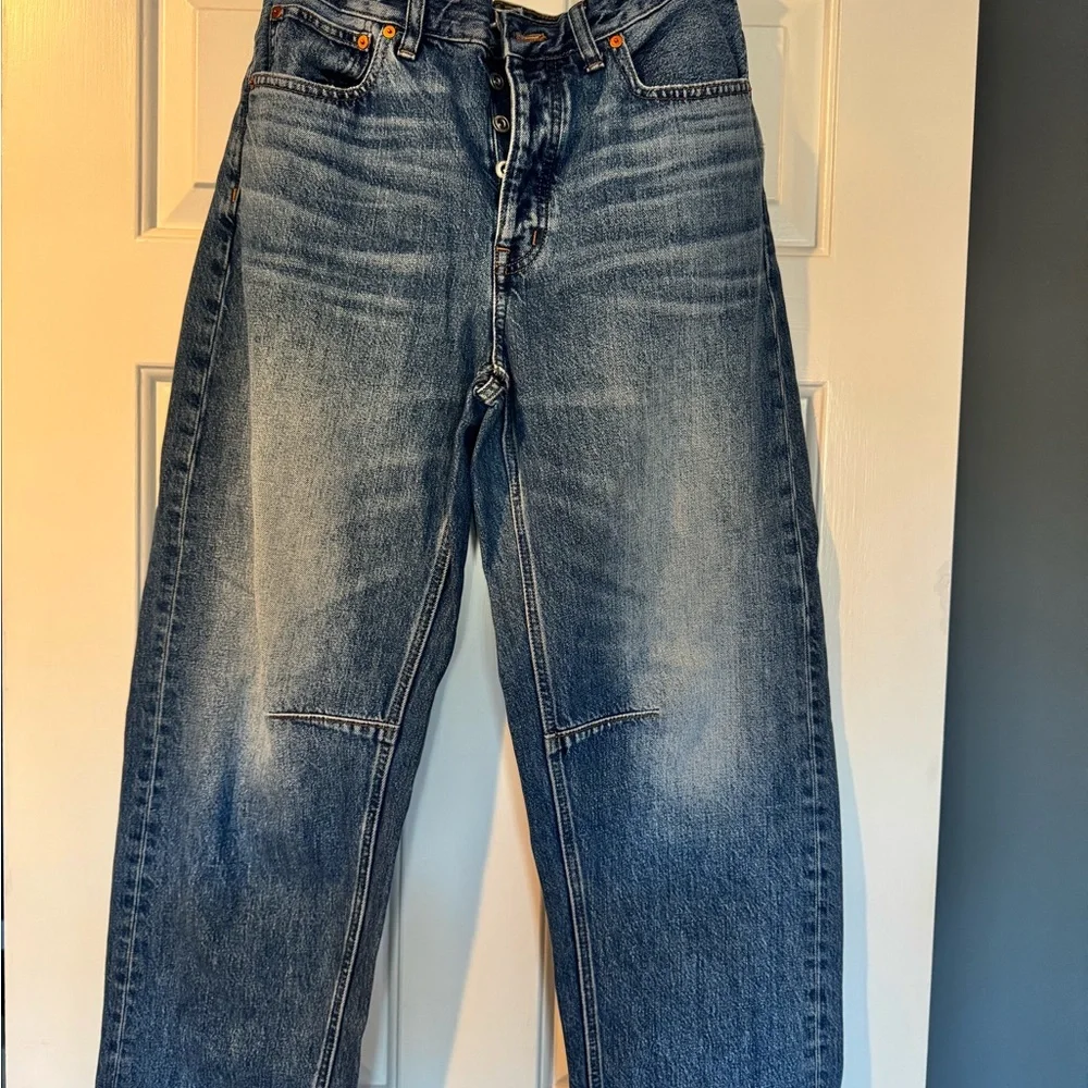 Madewell Darted Barrel Leg Jean (27) - Picture 8 of 14